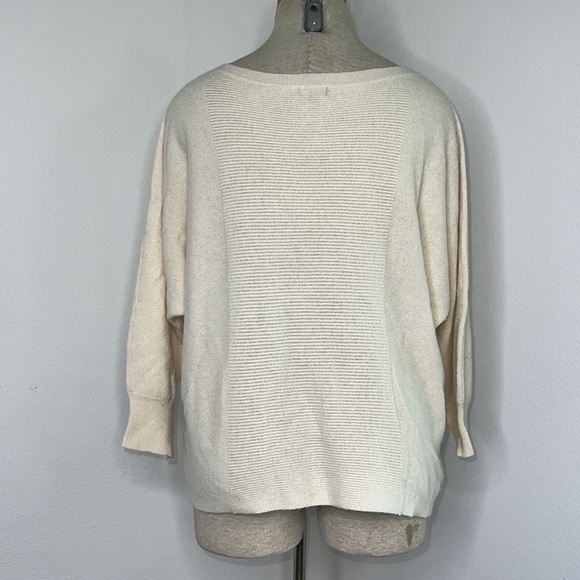🔹 Splendid Loose Fit Cashmere Sweater - Picture 2 of 4